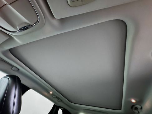 Used 2021 Jeep Cherokee Limited image 25