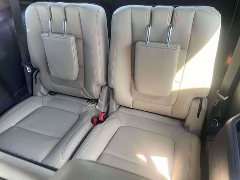 Used 2018 Ford Explorer Limited w/ Equipment Group 301A AWD/4WD image 8