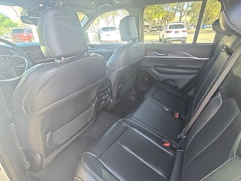 Used 2024 Jeep Grand Cherokee Limited w/ Black Appearance Package image 25