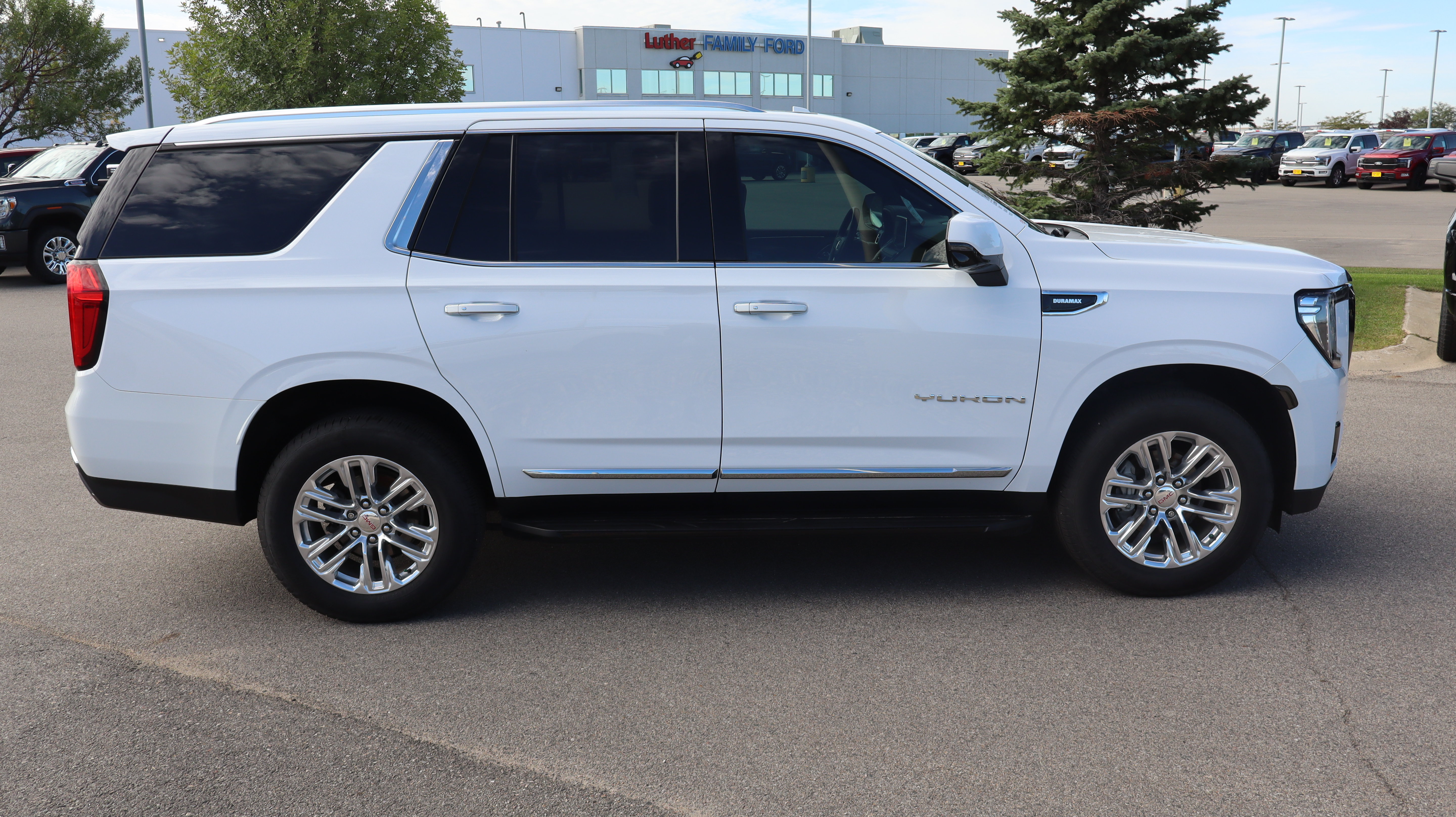 Used 2022 GMC Yukon SLT w/ SLT Luxury Package AWD/4WD image 8