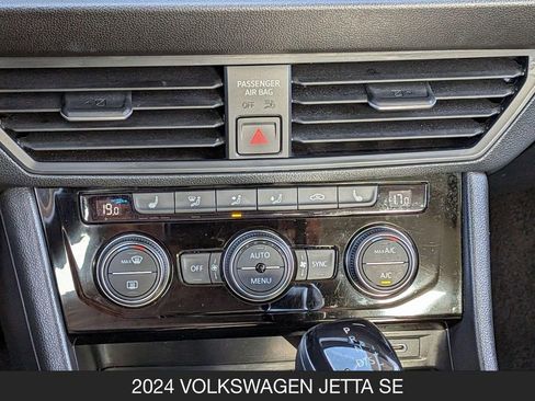 Used 2024 Volkswagen Jetta SE FWD image 22