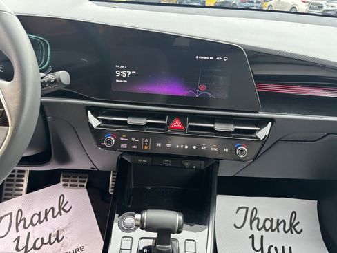 Certified 2023 Kia Niro EX Touring image 16