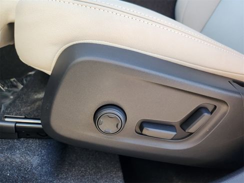 New 2026 Volvo XC40 B5 Ultra w/ Climate Package image 8