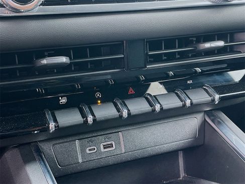 Used 2024 GMC Canyon Elevation w/ Elevation Premium Package image 17