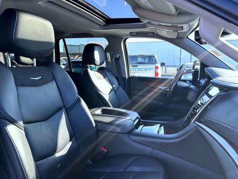 Used 2019 Cadillac Escalade Luxury image 19