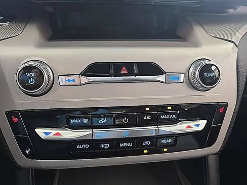 Used 2024 Ford Explorer XLT w/ Equipment Group 202A AWD/4WD image 22
