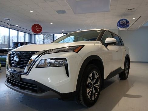 Used 2023 Nissan Rogue SV image 1