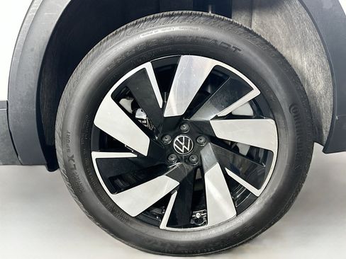 Used 2025 Volkswagen Atlas Cross Sport SE image 11