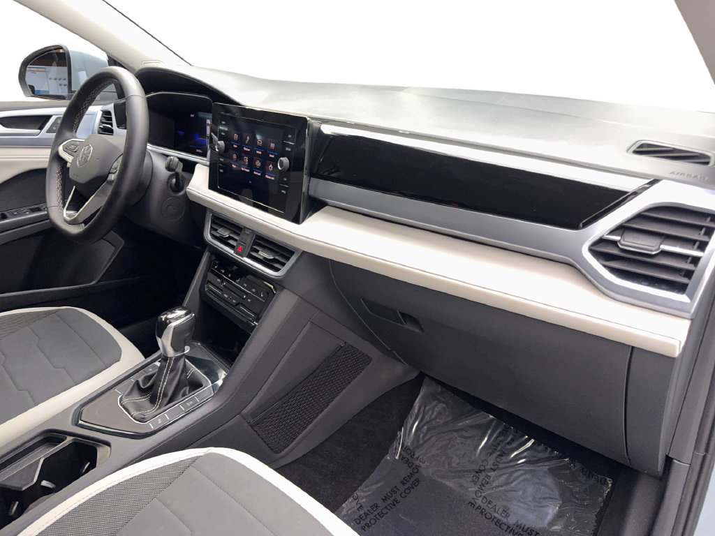 Used 2025 Volkswagen Taos SE FWD image 54