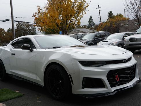 Used 2018 Chevrolet Camaro ZL1 image 11