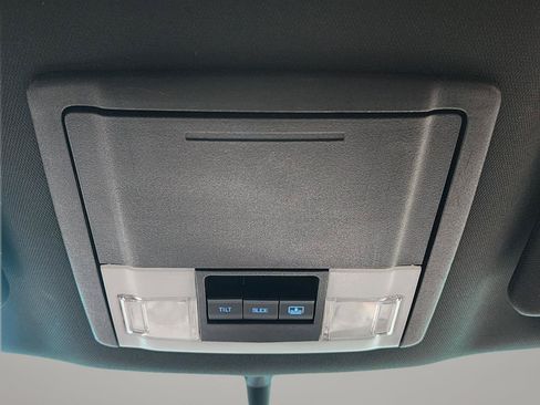 Used 2015 Ford Explorer XLT w/ Equipment Group 202B FWD image 14