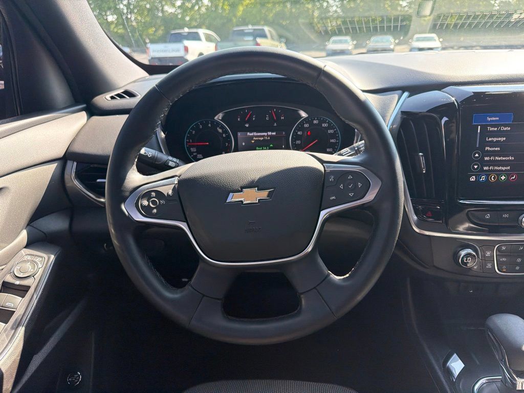 Used 2023 Chevrolet Traverse LT FWD image 12