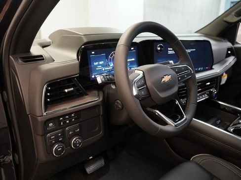 New 2025 Chevrolet Suburban Premier image 7