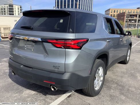 Used 2023 Chevrolet Traverse LS image 5