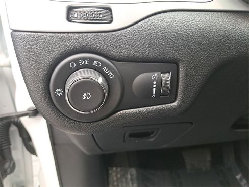 Certified 2022 Jeep Cherokee Latitude w/ Sun & Sound Group image 25