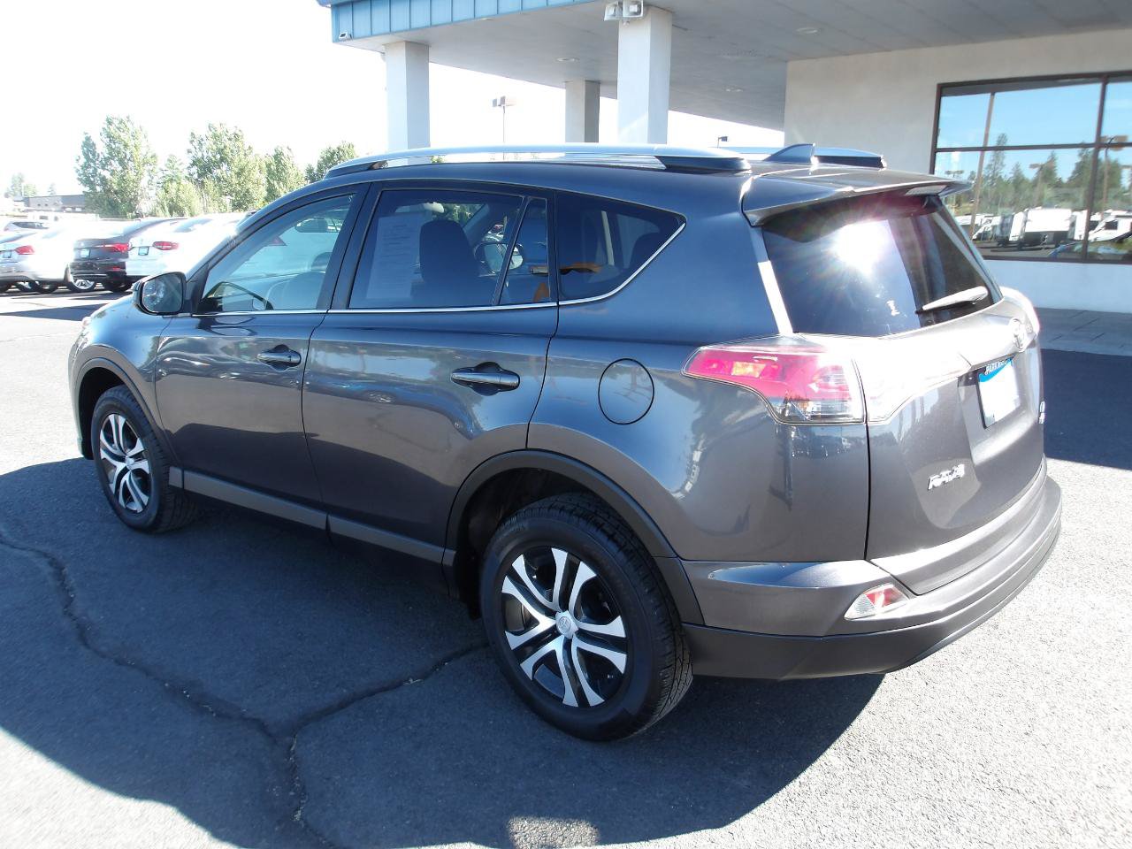 Used 2018 Toyota RAV4 LE w/ All Weather Liner Package AWD/4WD image 3