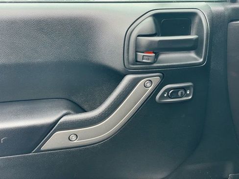 Used 2018 Jeep Wrangler Unlimited Sport image 12