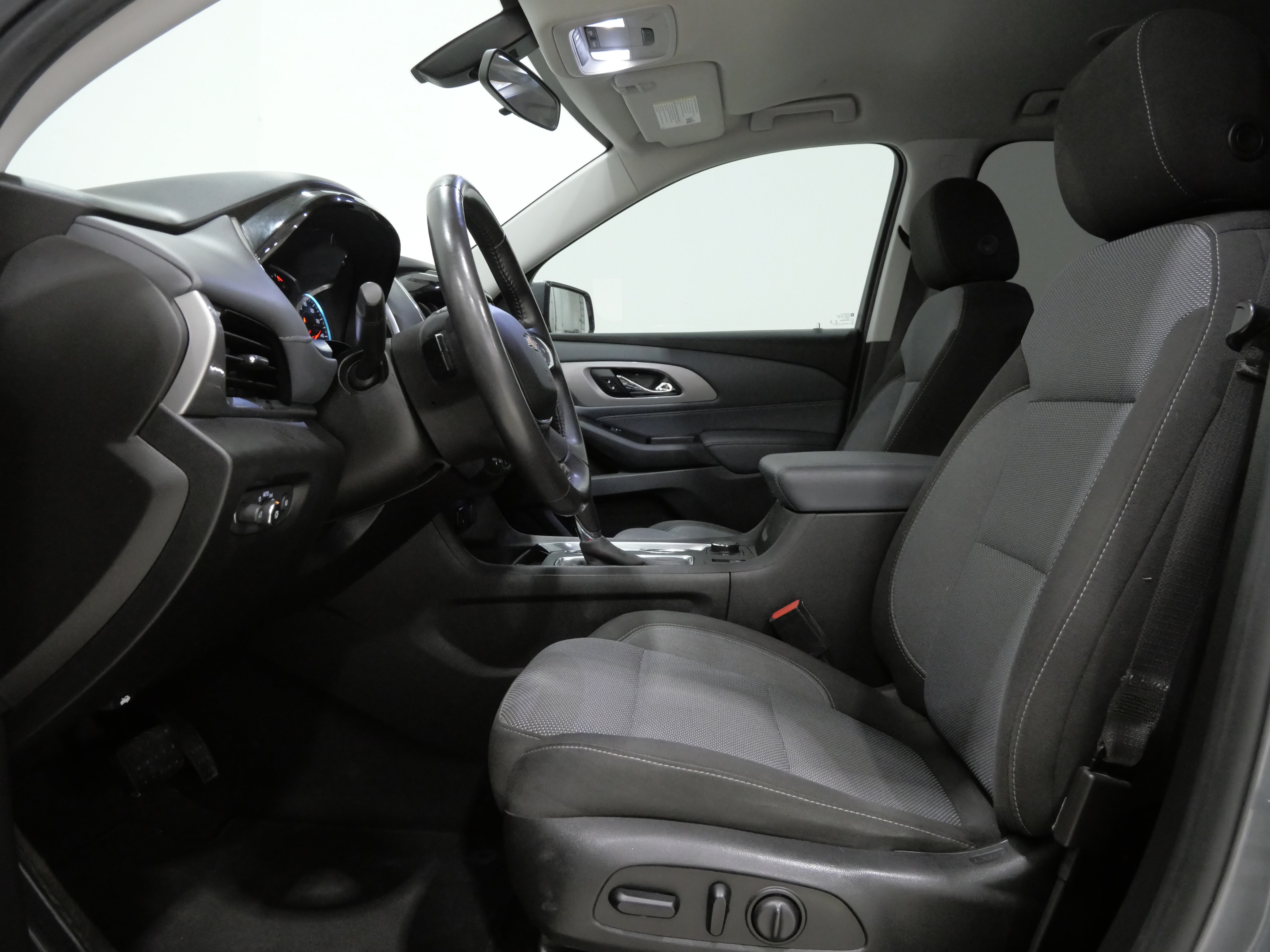 Used 2019 Chevrolet Traverse LT FWD image 12