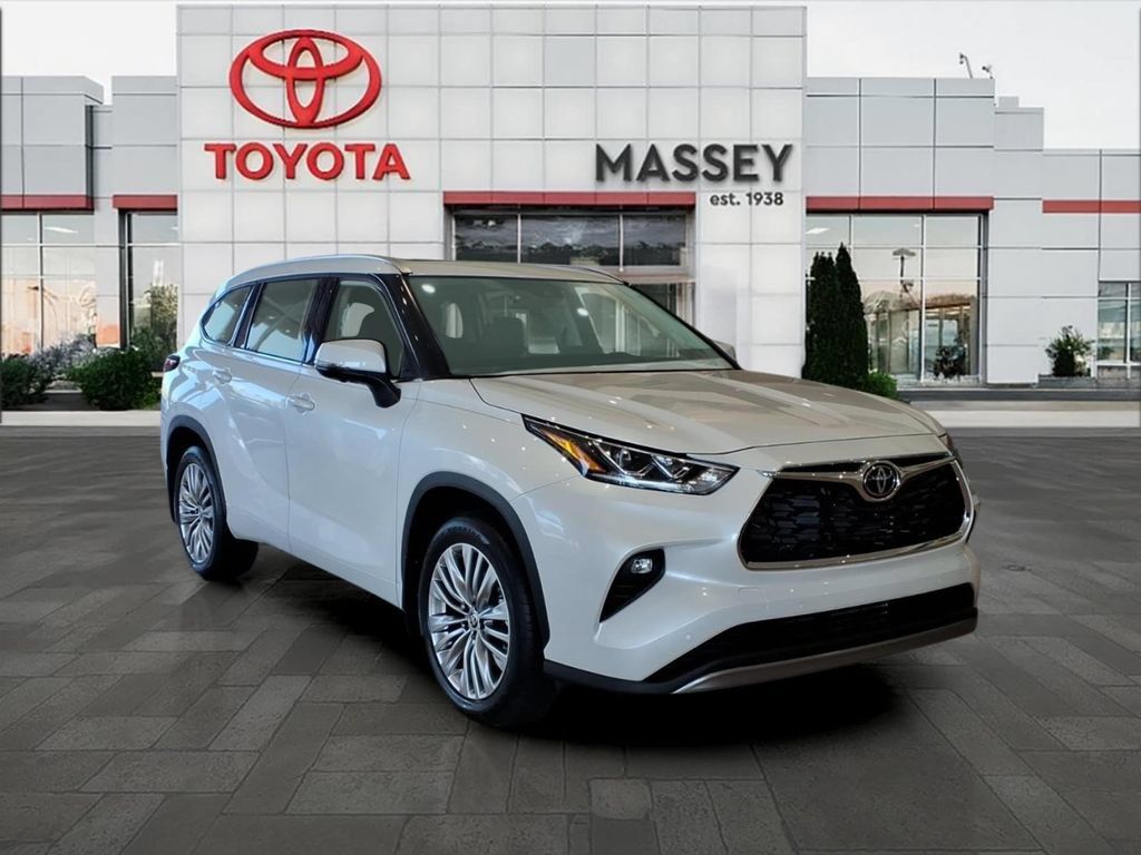 New 2026 Toyota Highlander Platinum AWD/4WD image 1