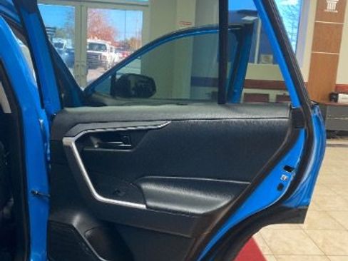 Used 2019 Toyota RAV4 LE image 14