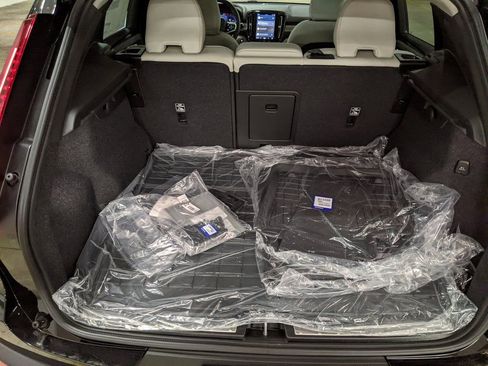 New 2025 Volvo XC40 B5 Plus w/ Protection Package Premier image 26