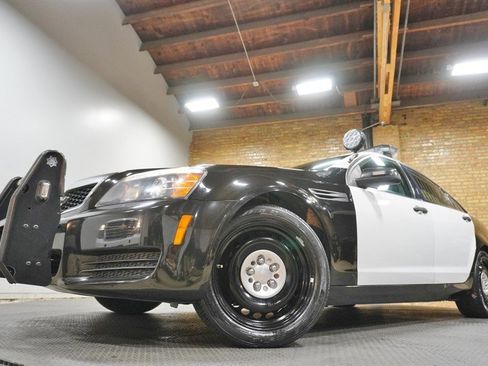 Used 2011 Chevrolet Caprice RWD image 3