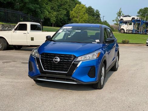 Used 2025 Nissan Kicks Play S FWD image 3