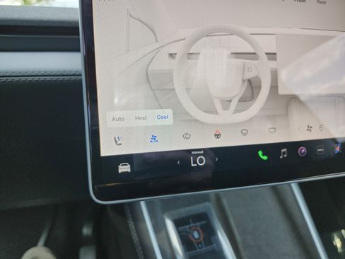 Used 2026 Tesla Model Y 2WD image 9
