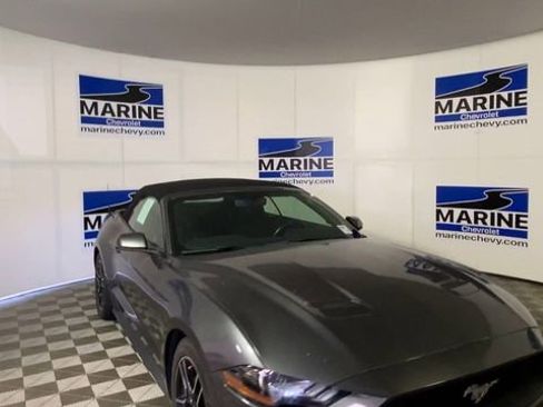 Used 2020 Ford Mustang Premium RWD image 4