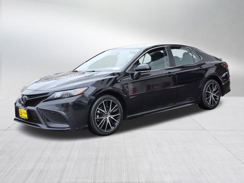Certified 2023 Toyota Camry SE image 3