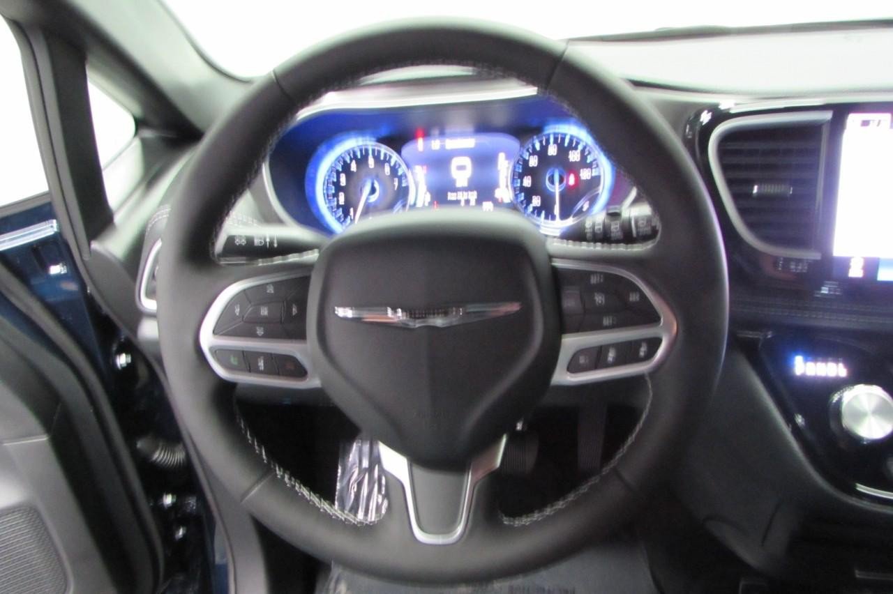 New 2025 Chrysler Pacifica Select FWD image 14