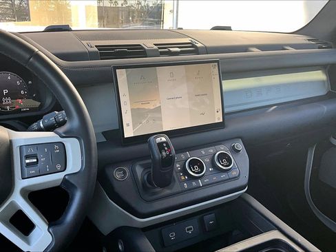 Used 2024 Land Rover Defender 130 S image 6