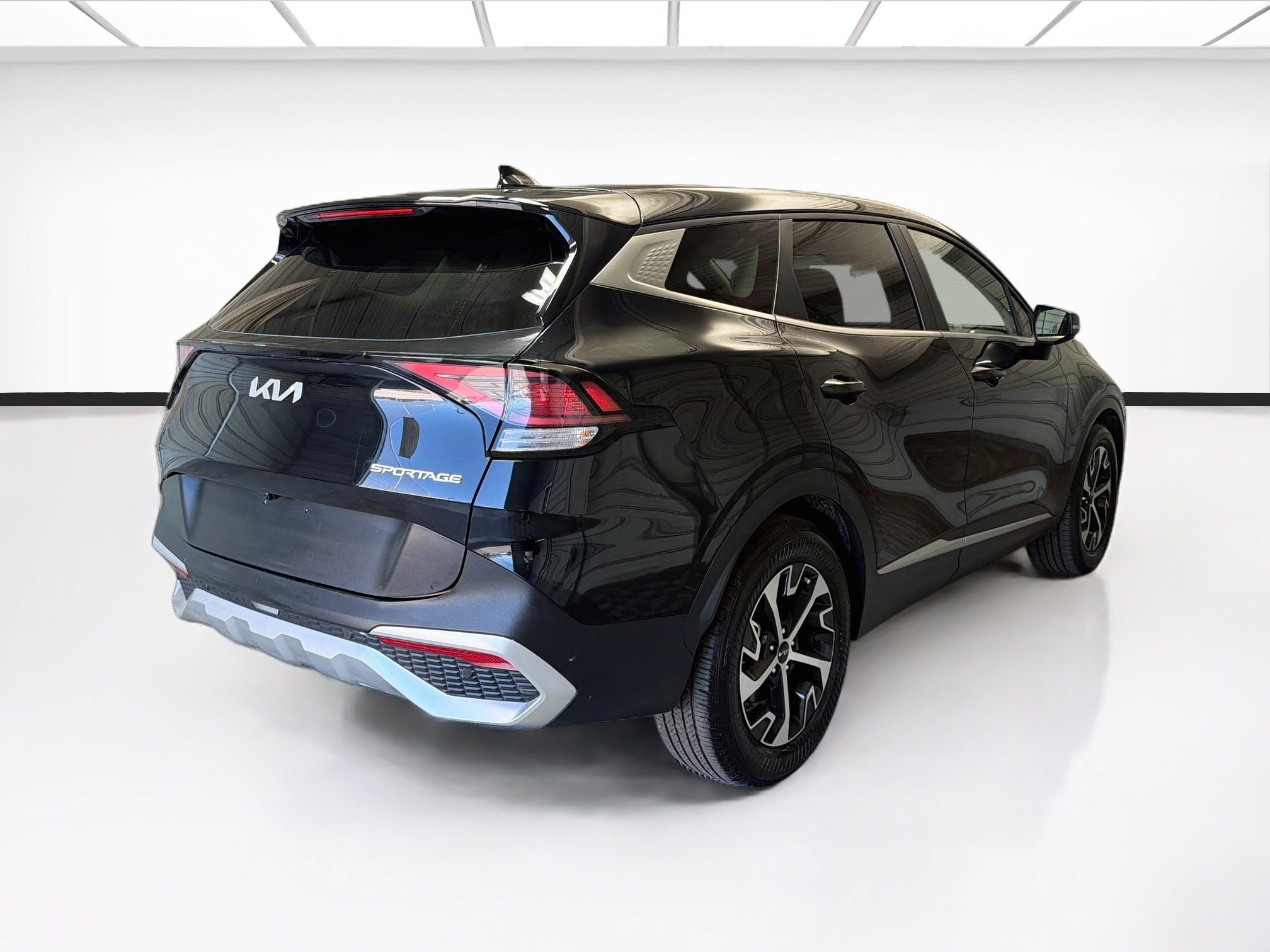 Used 2025 Kia Sportage EX FWD image 4