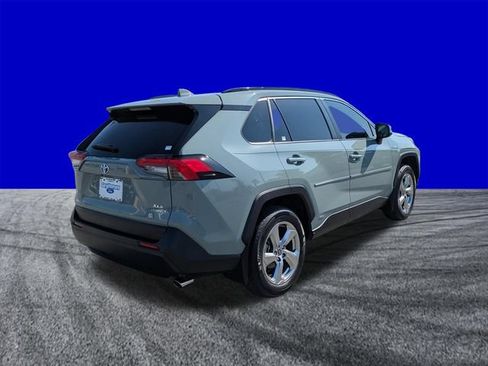 Used 2021 Toyota RAV4 XLE Premium AWD/4WD image 4