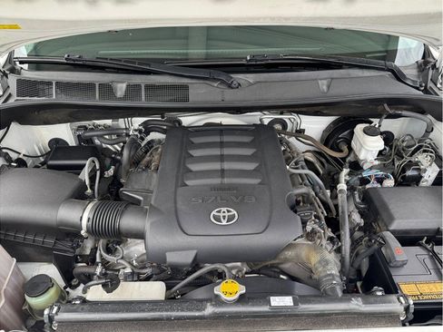 Used 2016 Toyota Sequoia SR5 AWD/4WD image 9