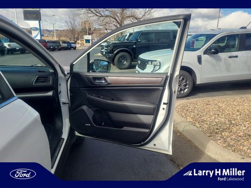 Used 2017 Subaru Outback 2.5i Limited image 16