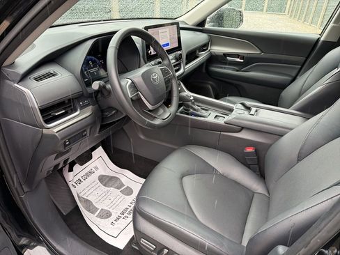 Used 2025 Toyota Grand Highlander AWD image 12