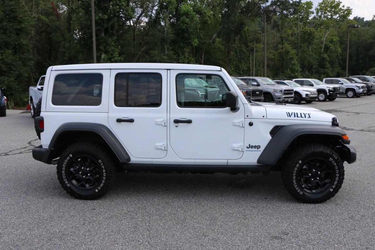 Used 2023 Jeep Wrangler Unlimited w/ Sun & Screen Package AWD/4WD image 8