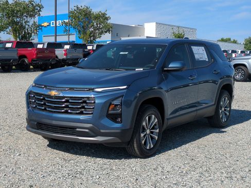 New 2026 Chevrolet Equinox LT w/ Safety and Technology Package FWD image 5