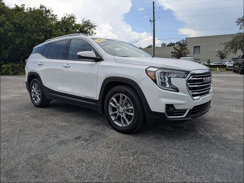 Used 2022 GMC Terrain SLT w/ Infotainment Package II FWD image 2