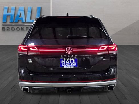 Certified 2024 Volkswagen Atlas Peak Edition SE image 5