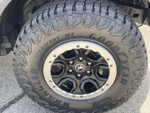 Used 2022 Ford Bronco 4-Door w/ Sasquatch Package AWD/4WD image 9