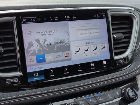 Used 2023 Chrysler Pacifica Touring-L image 25