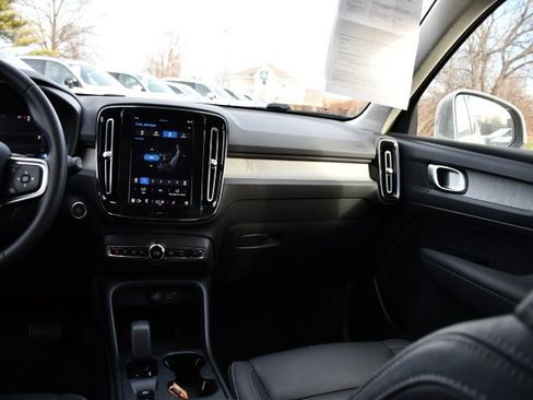 Certified 2025 Volvo XC40 B5 Core image 17