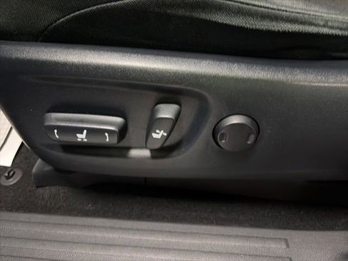 Used 2017 Toyota 4Runner SR5 AWD/4WD image 13
