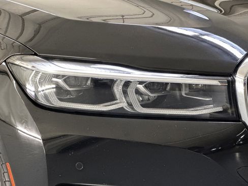 Used 2021 BMW 740i image 11