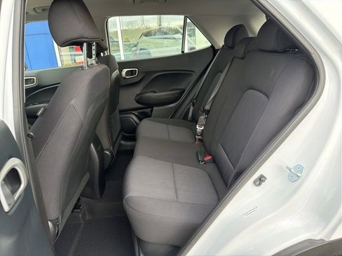 Certified 2025 Hyundai Venue SE image 31