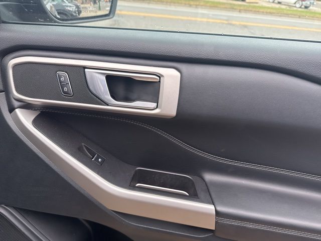 Used 2023 Ford Explorer XLT AWD/4WD image 19