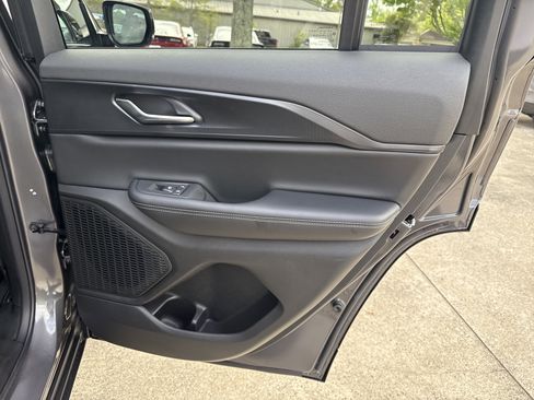 New 2025 Jeep Grand Cherokee Altitude image 17