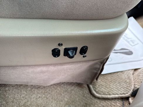 Used 2005 Ford E-150 and Econoline 150 image 12